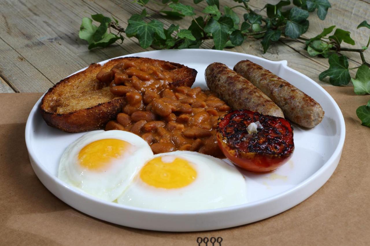 Shirvan Hotel City Yard Dzsidda Kültér fotó English breakfast