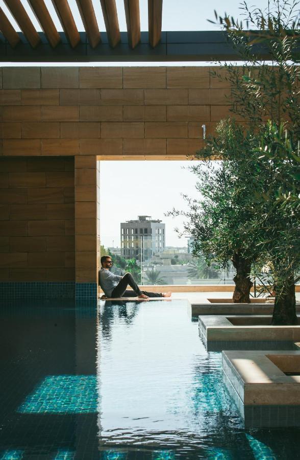 Shirvan Hotel City Yard Dzsidda Kültér fotó The pool at the hotel