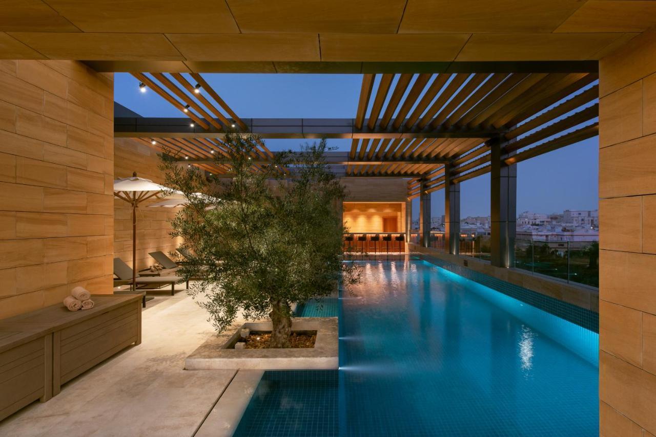 Shirvan Hotel City Yard Dzsidda Kültér fotó The pool at the hotel