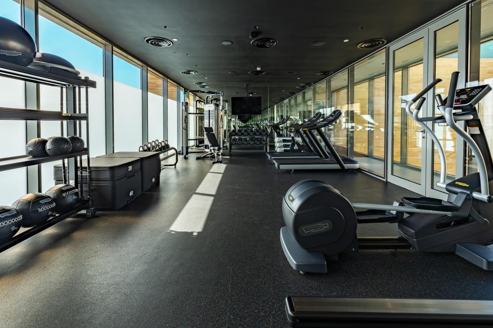 Shirvan Hotel City Yard Dzsidda Kültér fotó The gym at the 100 East 53rd Street building