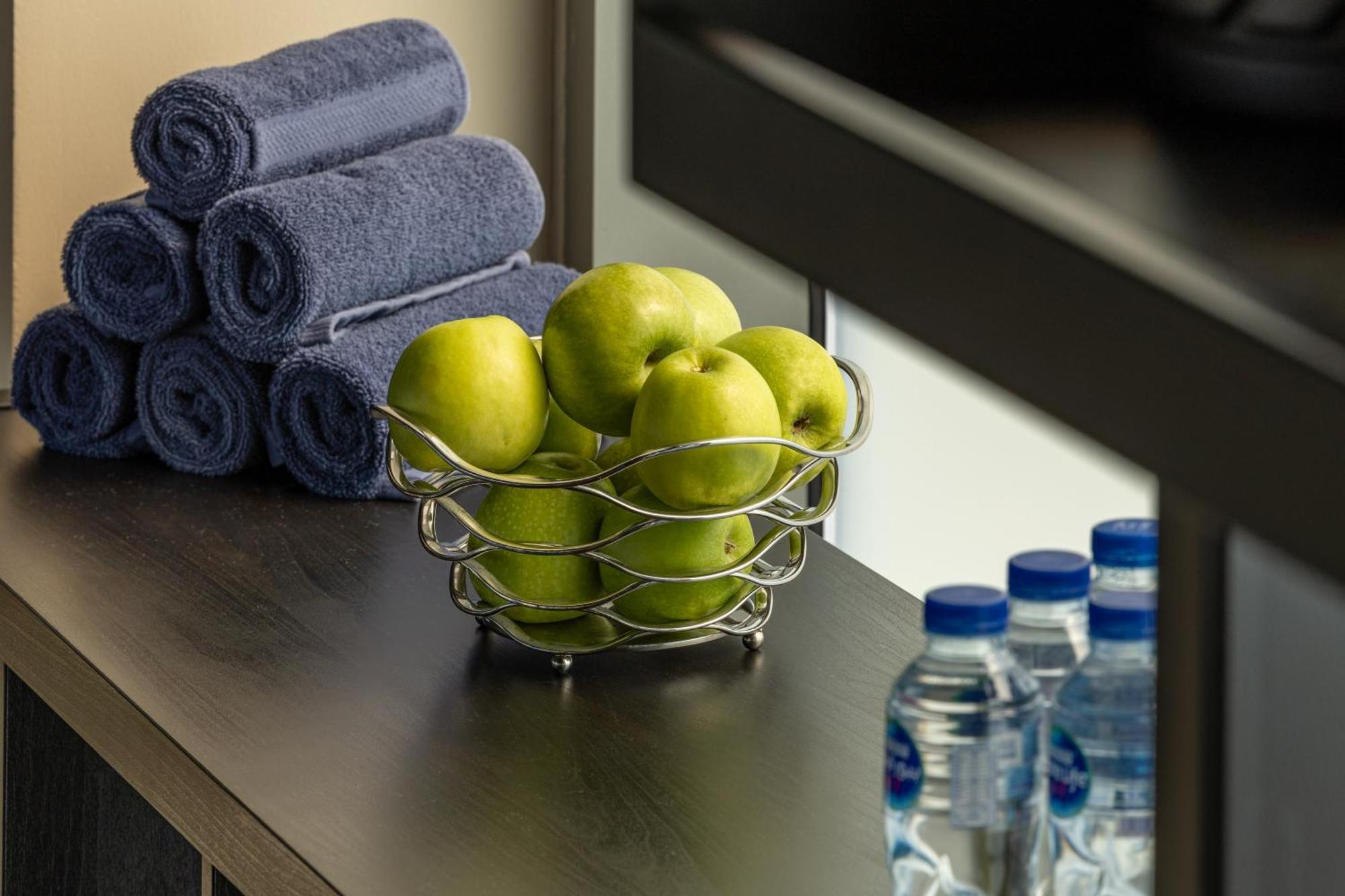 Shirvan Hotel City Yard Dzsidda Kültér fotó A basket of apples