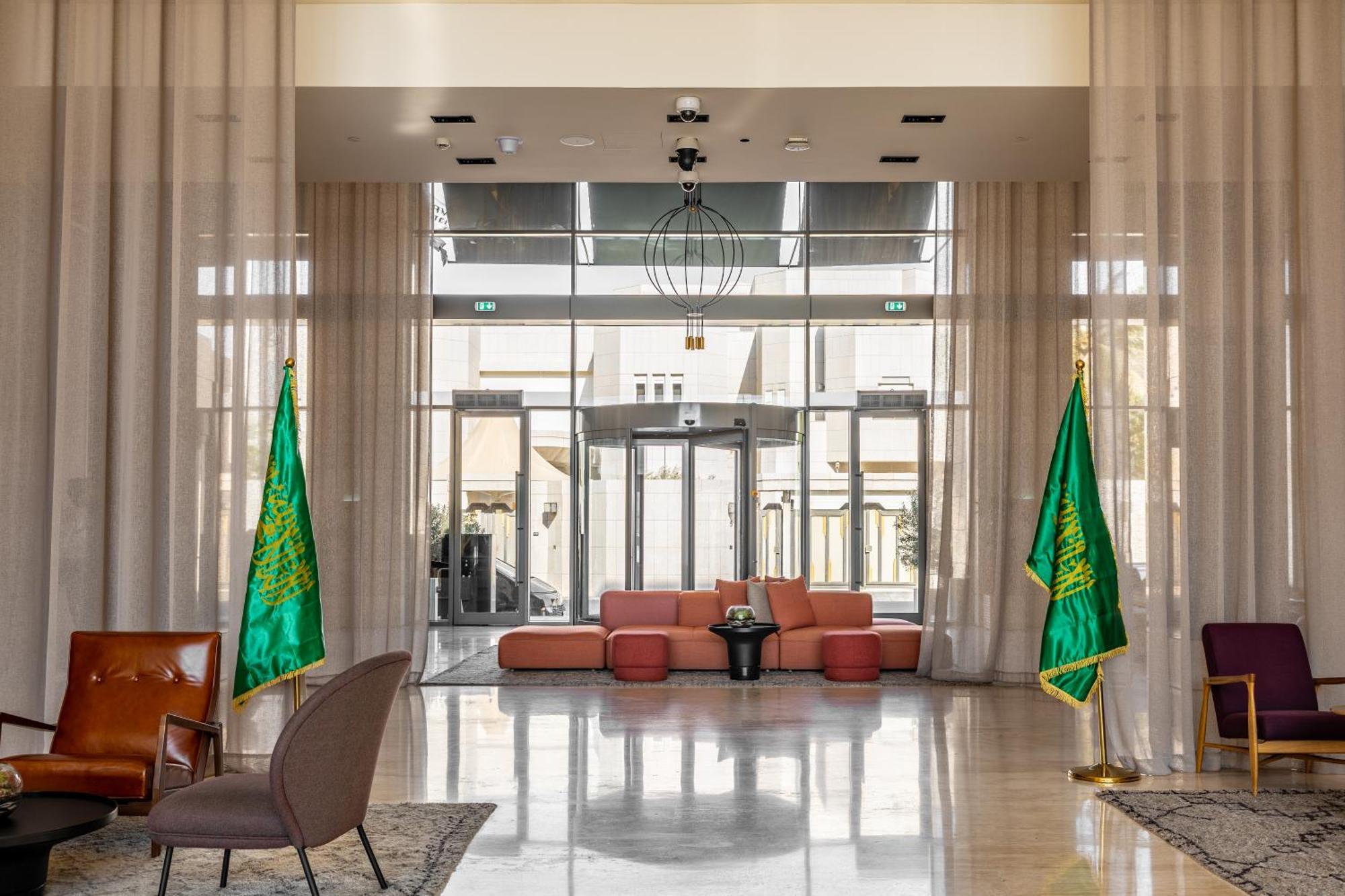 Shirvan Hotel City Yard Dzsidda Kültér fotó The lobby of the hotel