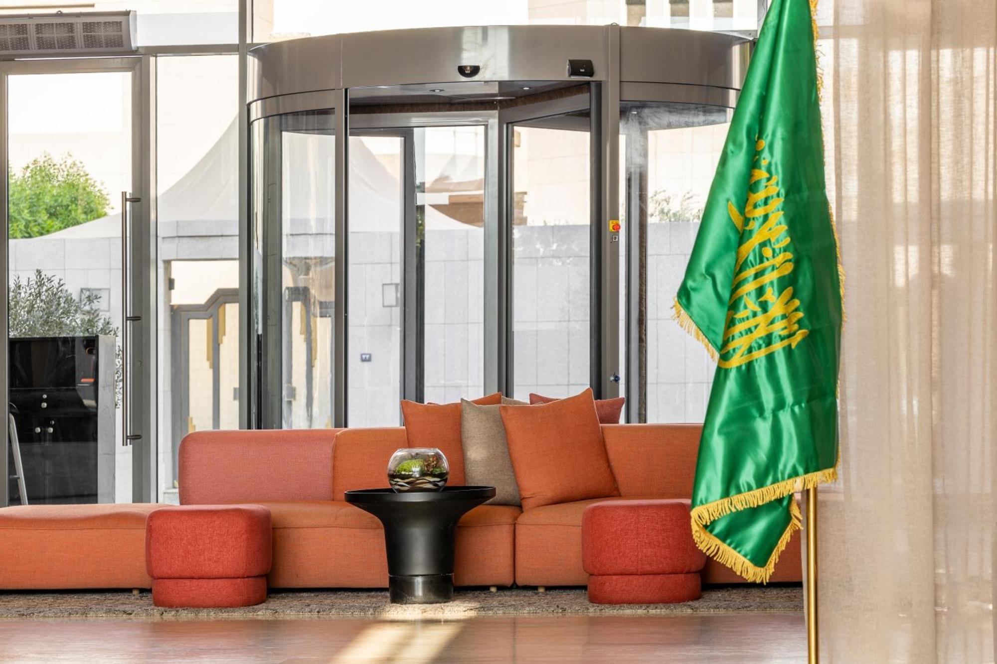 Shirvan Hotel City Yard Dzsidda Kültér fotó Saudi flag